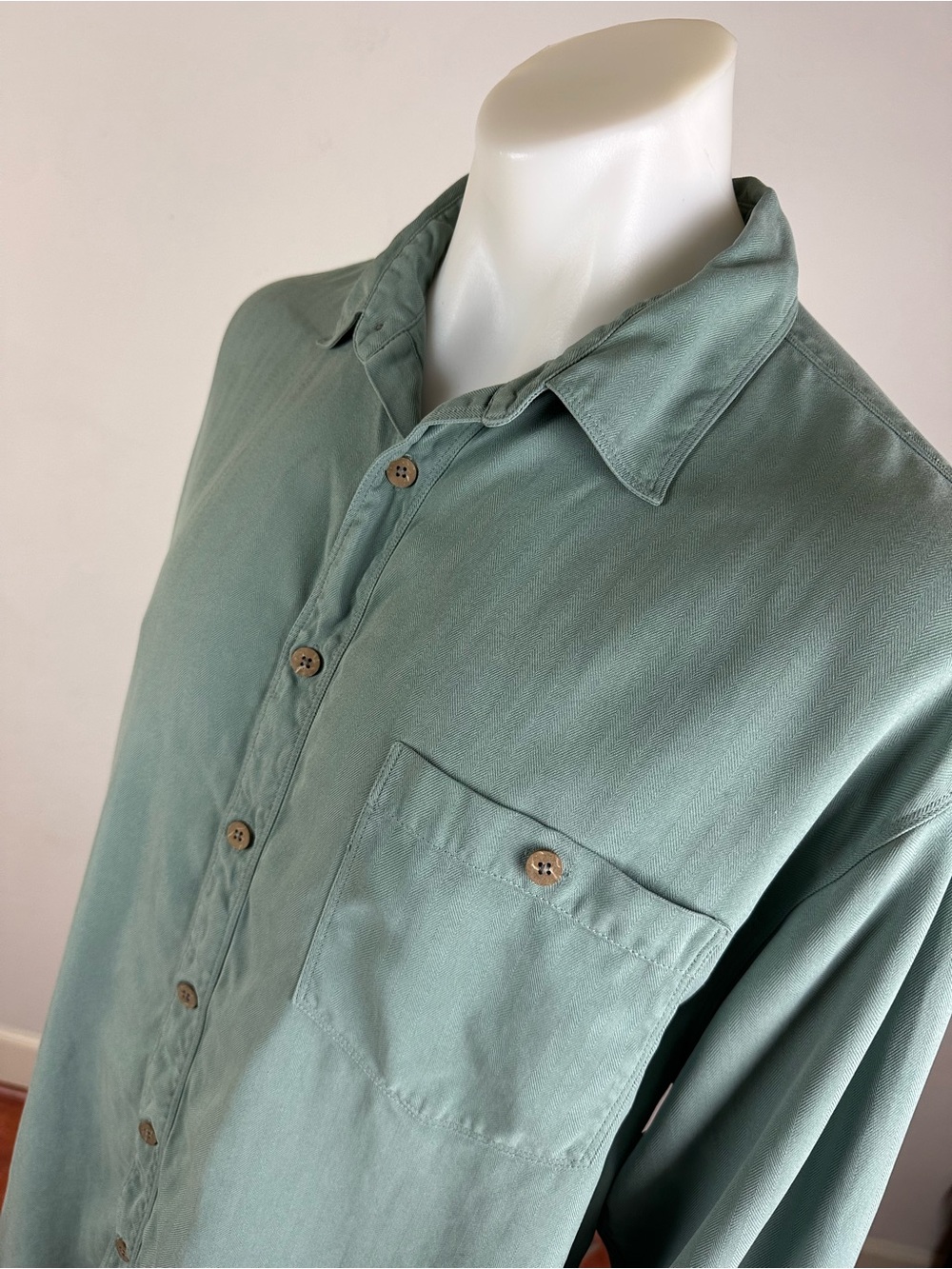 Tommy Bahama 100% Heavyweight Silk Shirt in Sage Green
